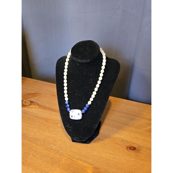 Vintage Artisan-Made Blue & White Floral Pottery Pendant Beaded Necklace - Picture 7 of 7